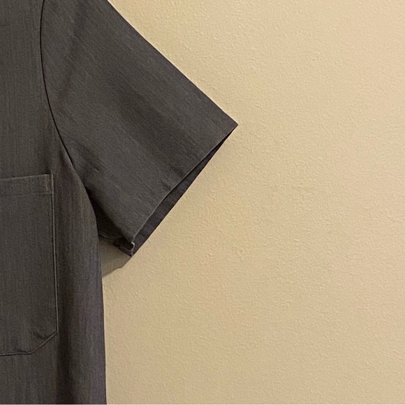 Figs Scrub Top Shirt Womens XS Technical Collection Gray Pockets Logo Medical - Picture 5 of 11